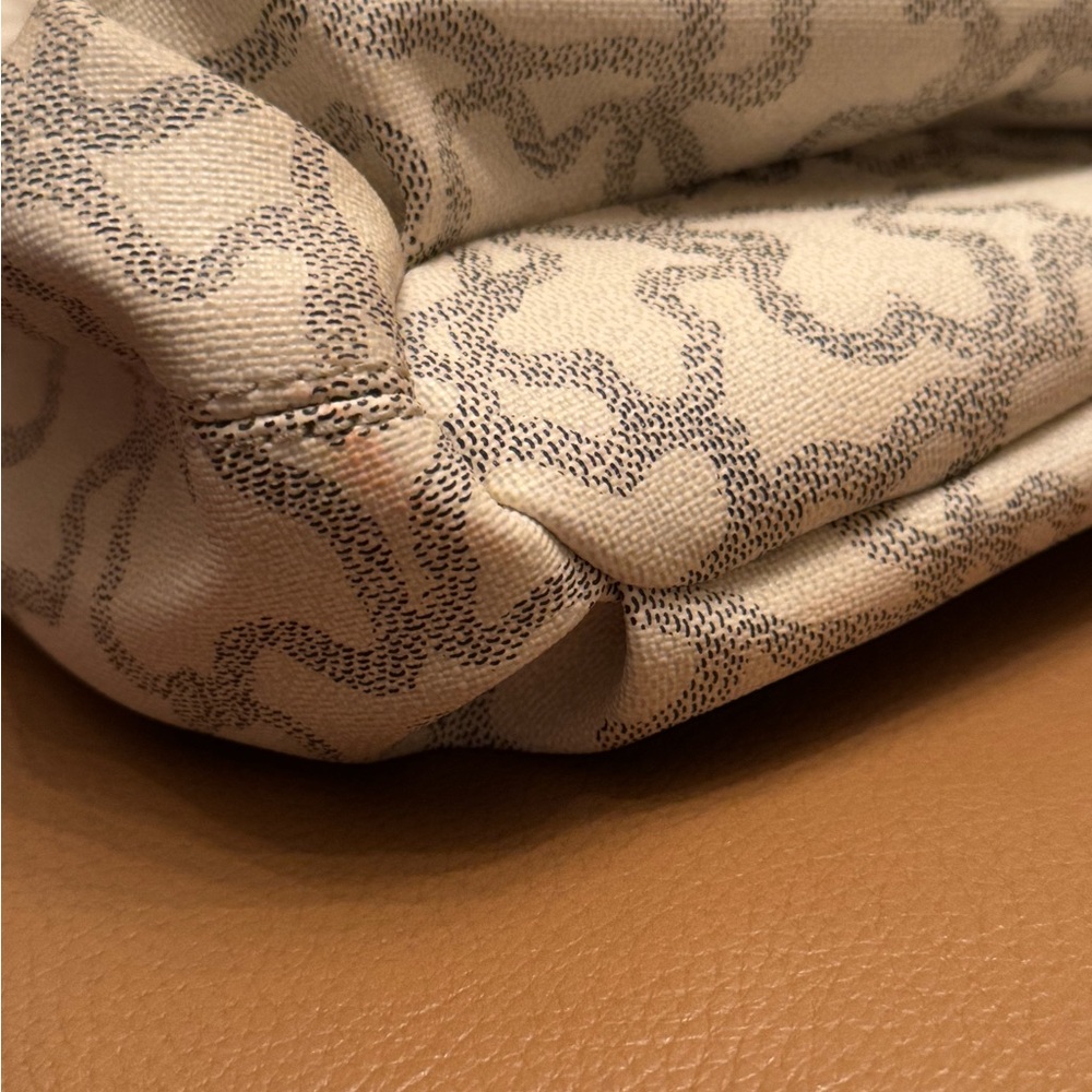 Stylish & Practical Tous Canvas Handbag With Sign… - image 7